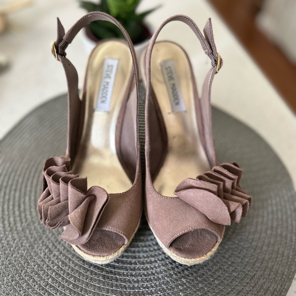 Steve Madden sling back beige suede open ruffled toe espadrilles  Size 6